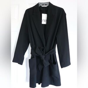 Fall jacket! The sleeves are thin and flowy, making it comfortable to wear^^